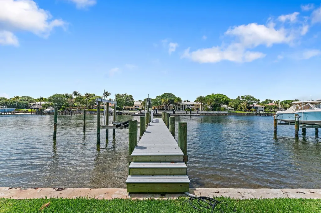 2162 Radnor Road North Palm Beach FL 33408