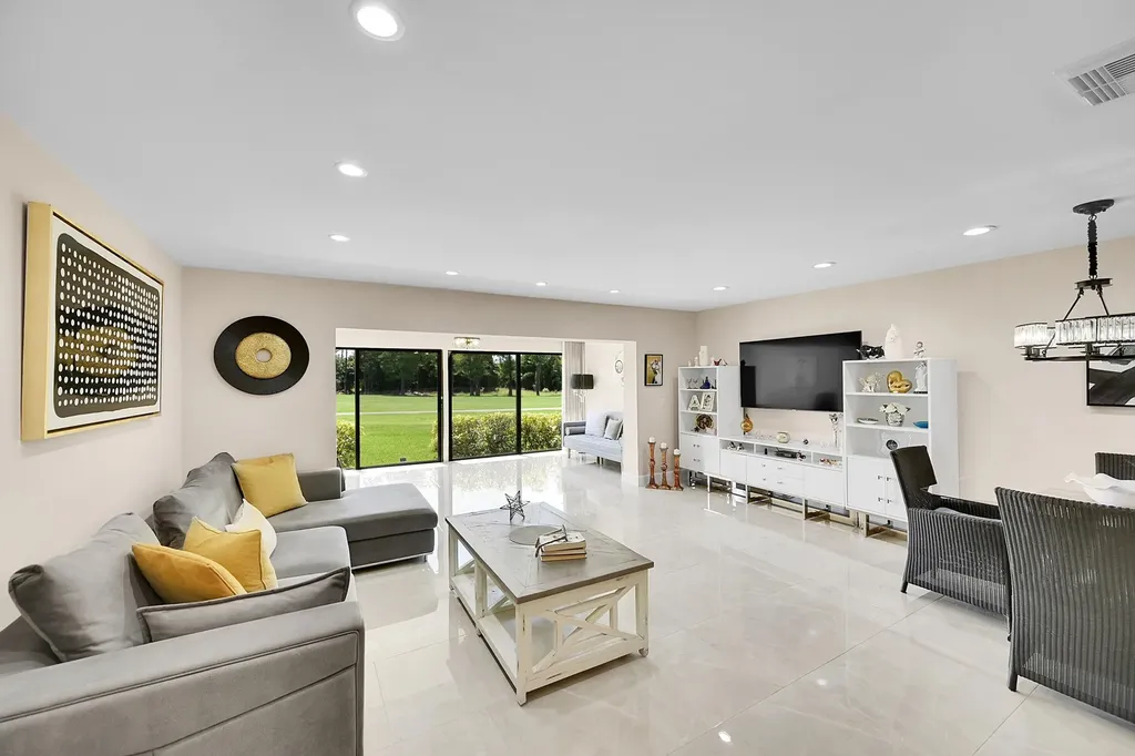 21207 Lago Circle Boca Raton FL 33433