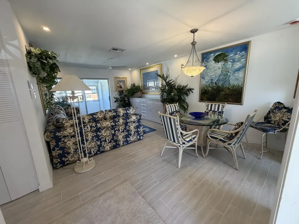 2747 E Dudley Drive Drive E West Palm Beach FL 33415