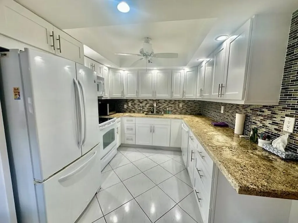 2034 Newcastle B Boca Raton FL 33434