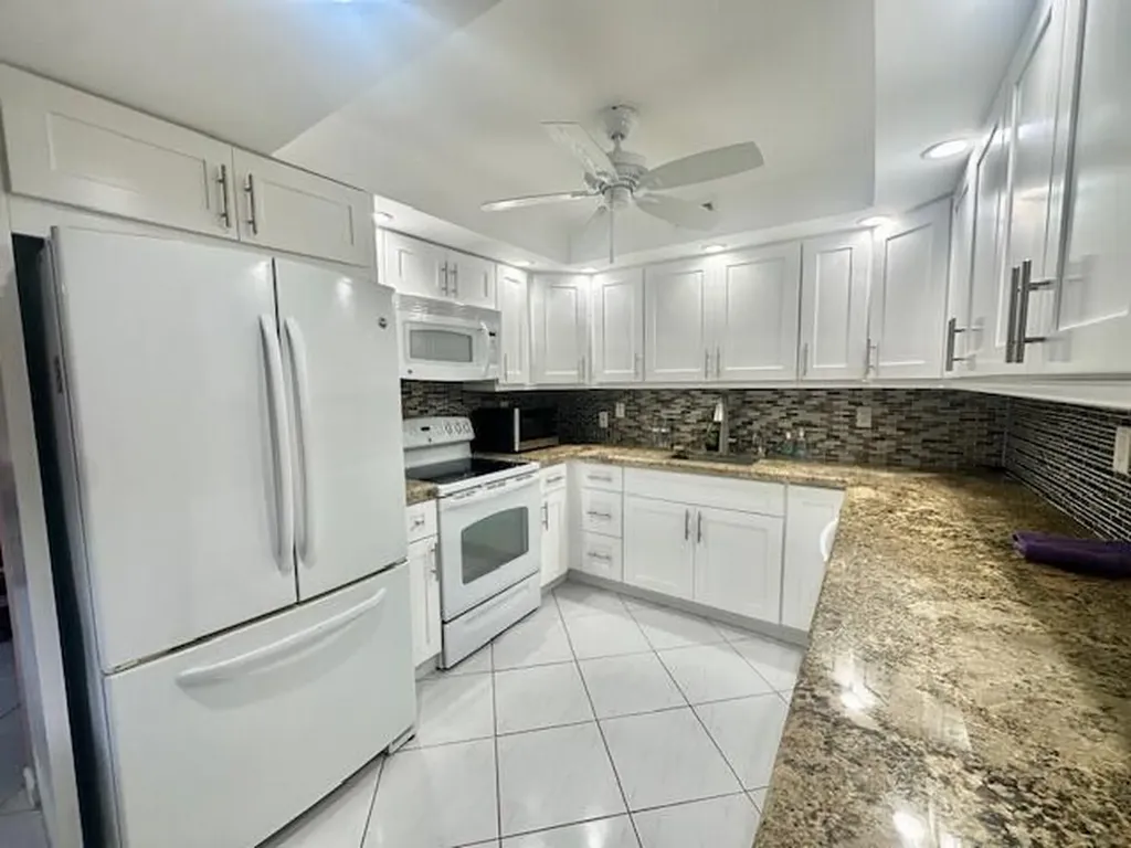 2034 Newcastle B Boca Raton FL 33434
