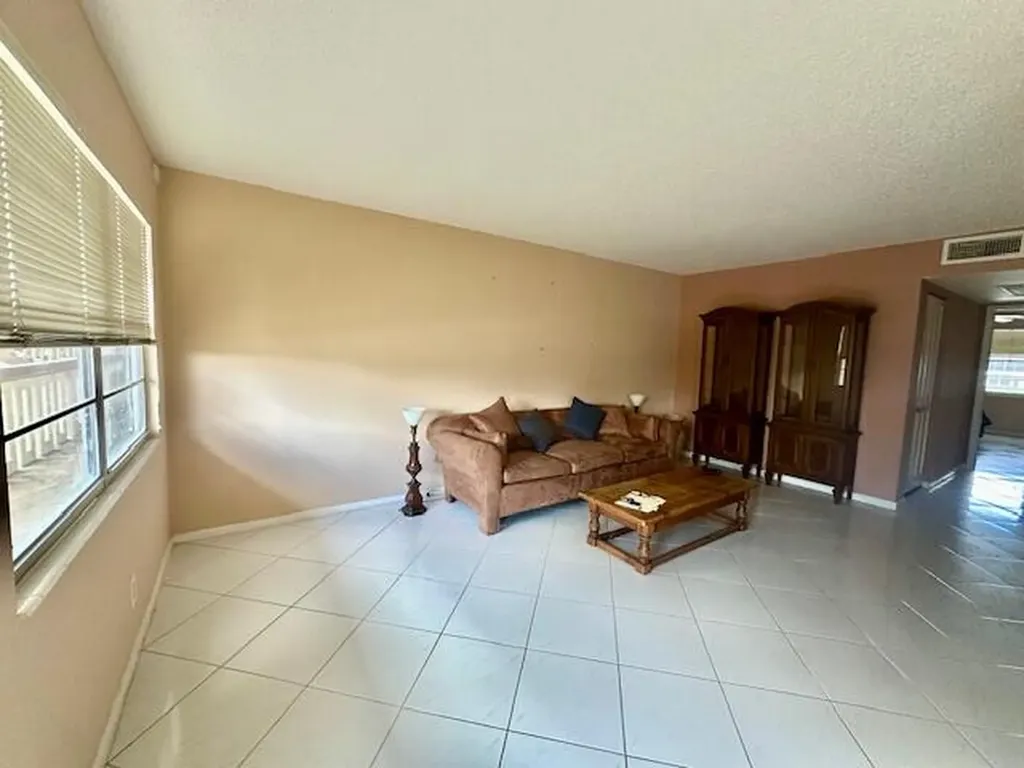 2034 Newcastle B Boca Raton FL 33434