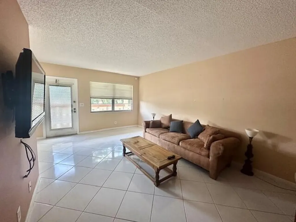 2034 Newcastle B Boca Raton FL 33434