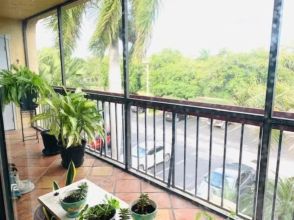 737 SE 1st Way Deerfield Beach FL 33441