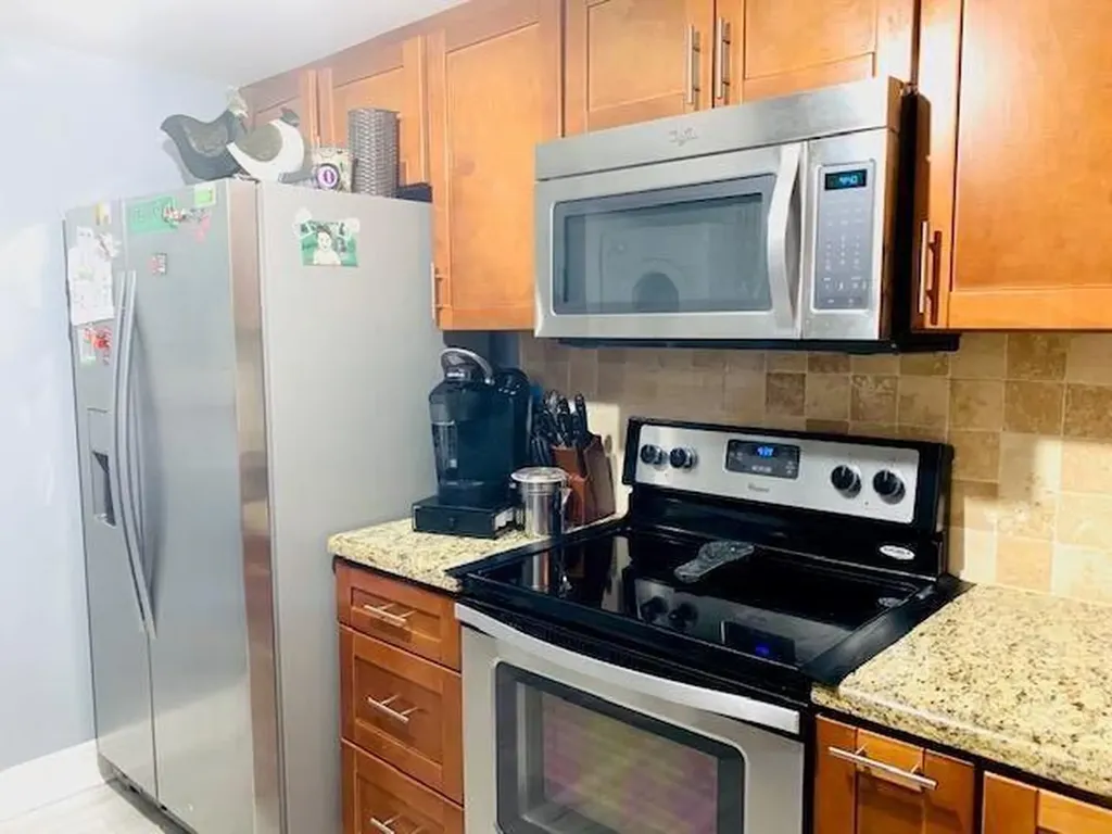 737 SE 1st Way Deerfield Beach FL 33441