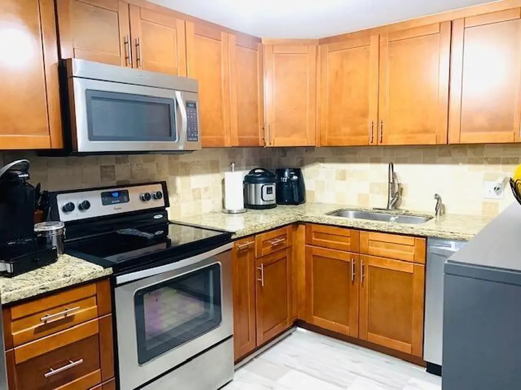 737 SE 1st Way Deerfield Beach FL 33441