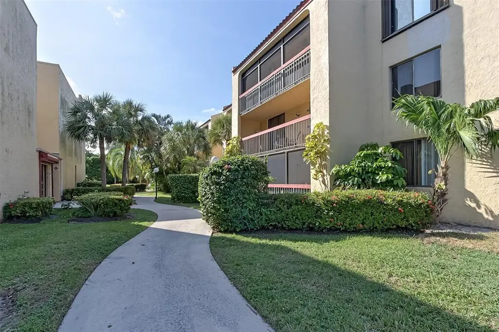 737 SE 1st Way Deerfield Beach FL 33441