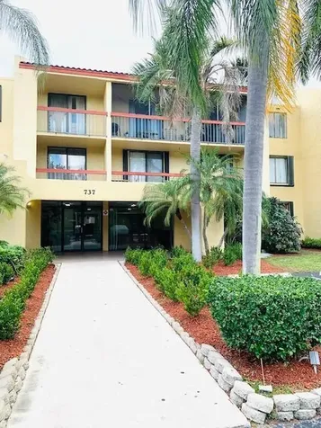 737 SE 1st Way Deerfield Beach FL 33441