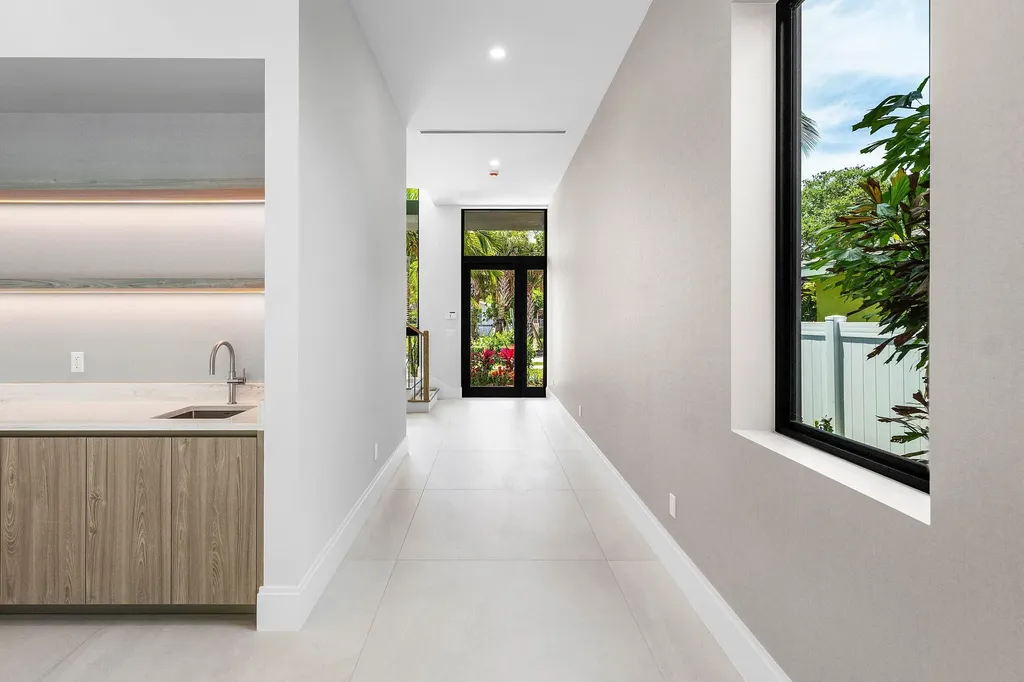 207 SE 5th Street Delray Beach FL 33483