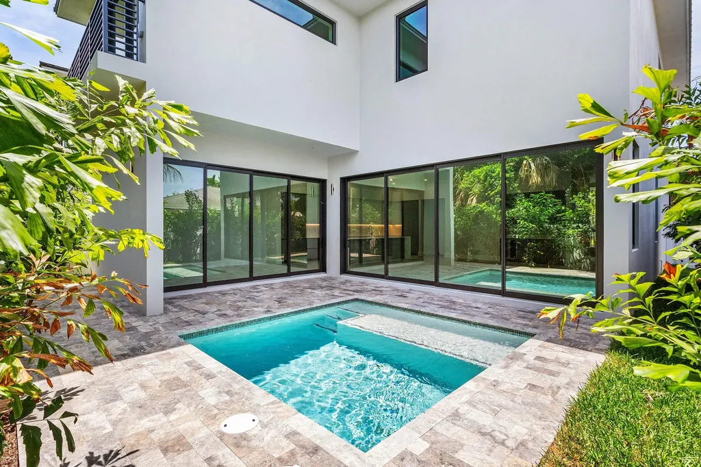 207 SE 5th Street Delray Beach FL 33483