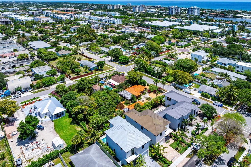 207 SE 5th Street Delray Beach FL 33483