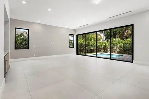 207 SE 5th Street Delray Beach FL 33483