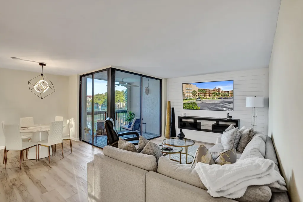 2455 Lindell Boulevard Delray Beach FL 33444