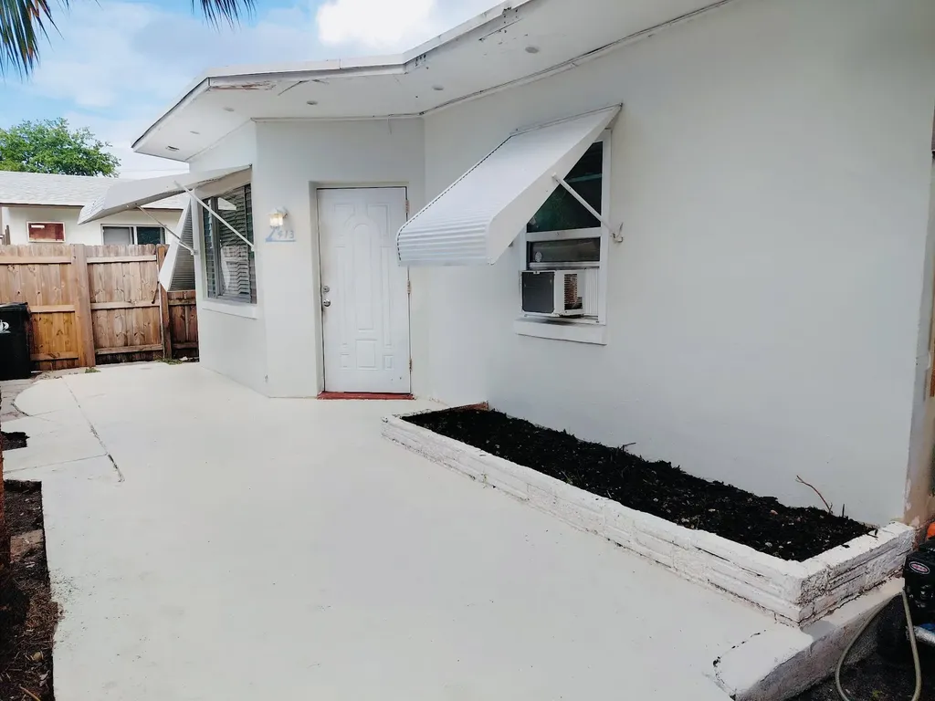 413 SE 20th Street Fort Lauderdale FL 33316