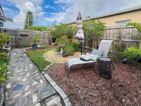 902 NE 34th Street Oakland Park FL 33334