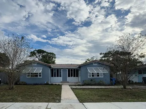 902 NE 34th Street Oakland Park FL 33334