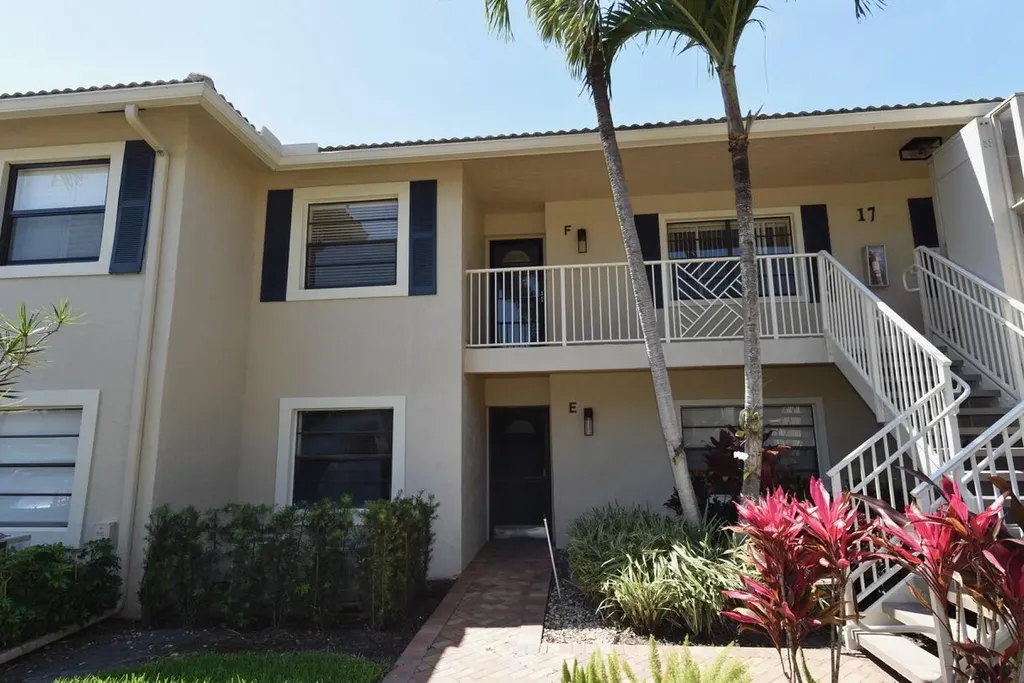 17 E Stratford Drive Drive E Boynton Beach FL 33436