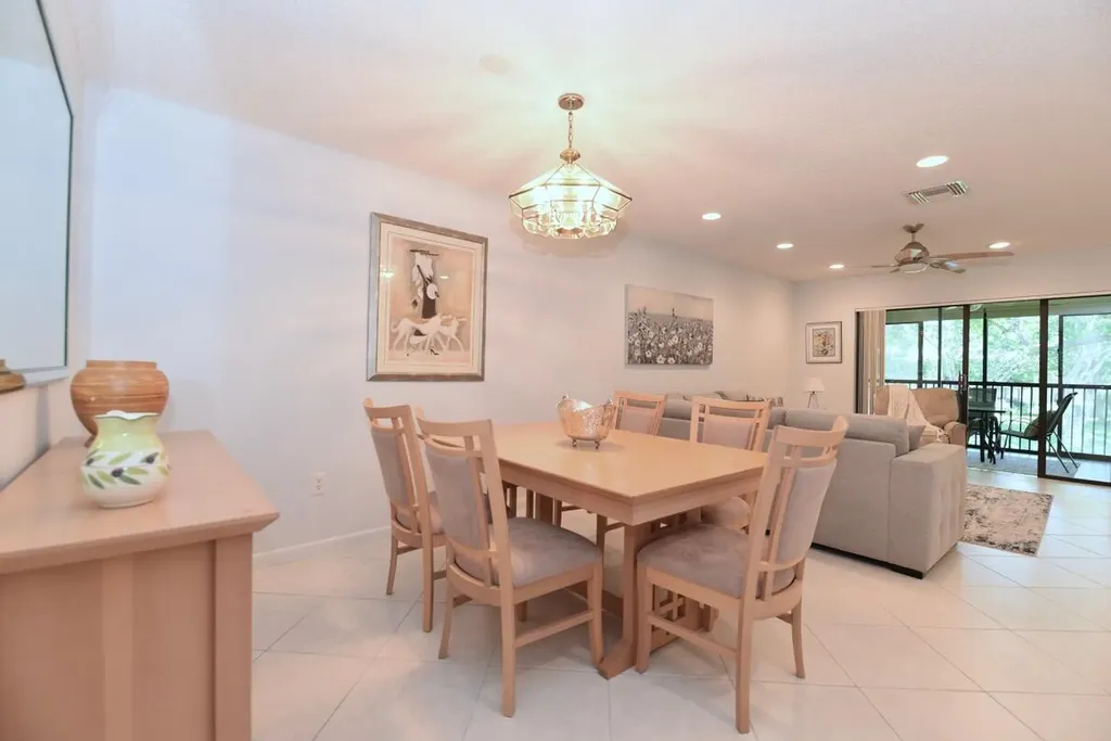 17 E Stratford Drive Drive E Boynton Beach FL 33436