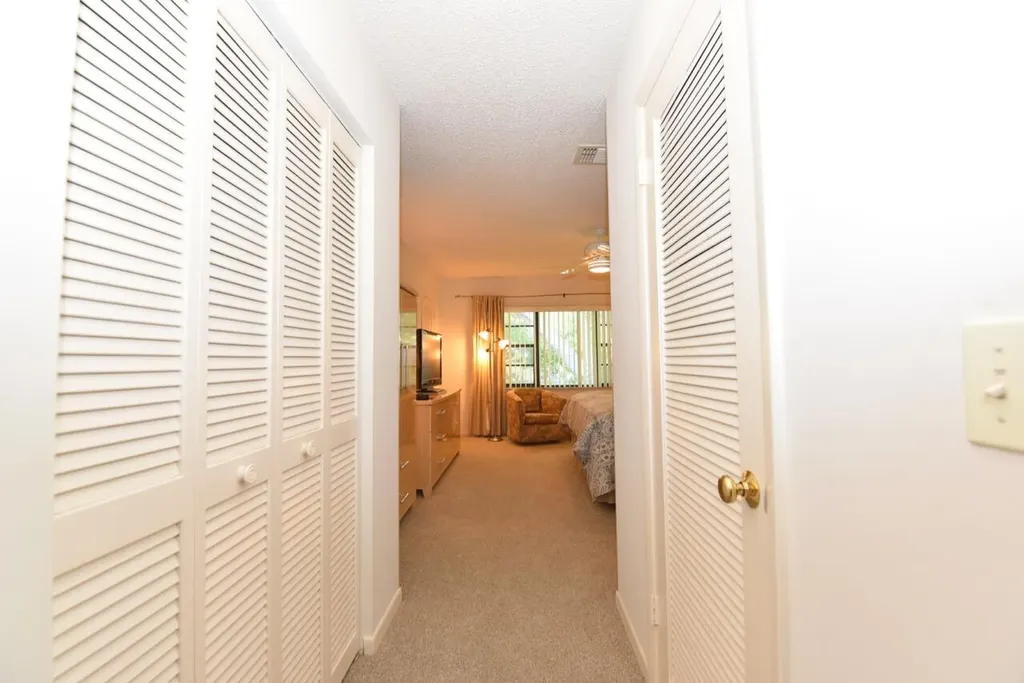 17 E Stratford Drive Drive E Boynton Beach FL 33436