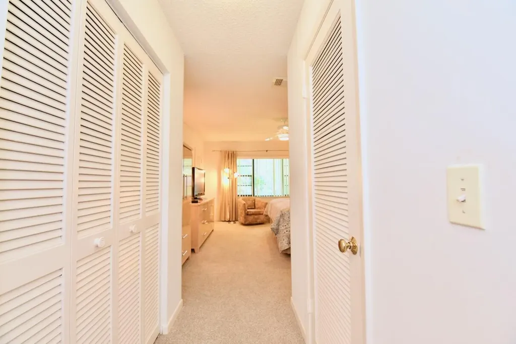 17 E Stratford Drive Drive E Boynton Beach FL 33436