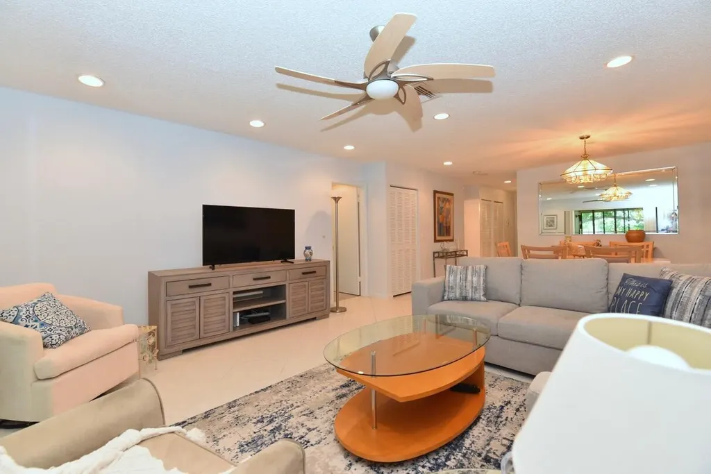 17 E Stratford Drive Drive E Boynton Beach FL 33436