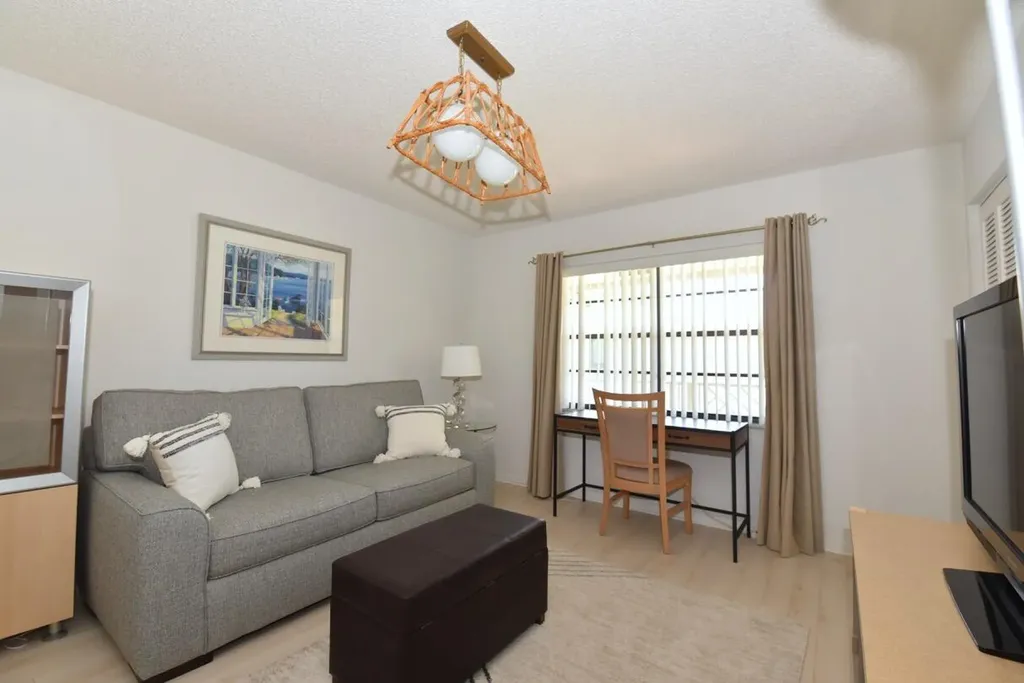 17 E Stratford Drive Drive E Boynton Beach FL 33436