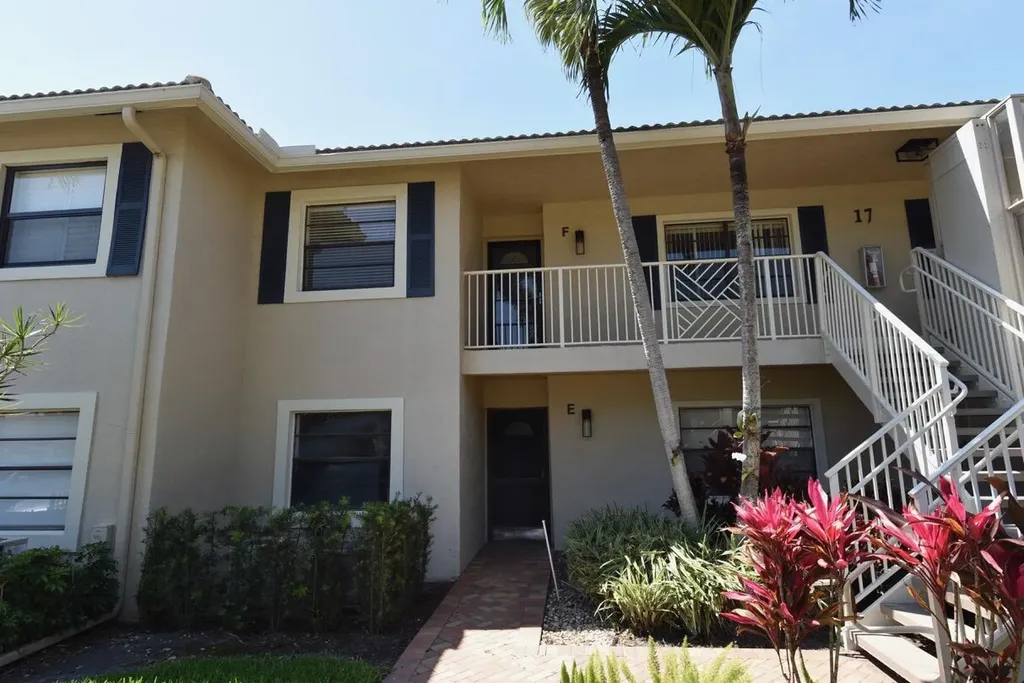 17 E Stratford Drive Drive E Boynton Beach FL 33436