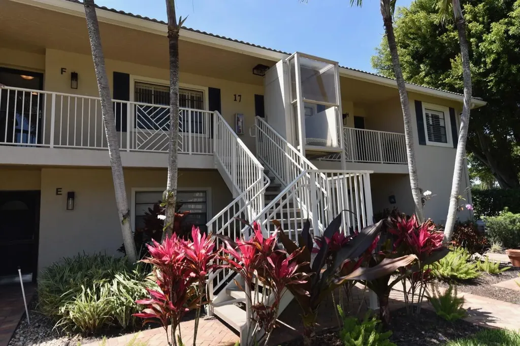 17 E Stratford Drive Drive E Boynton Beach FL 33436
