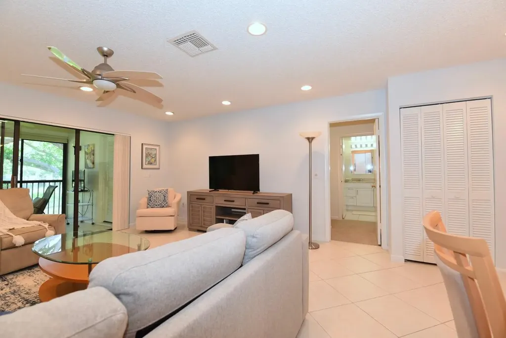 17 E Stratford Drive Drive E Boynton Beach FL 33436