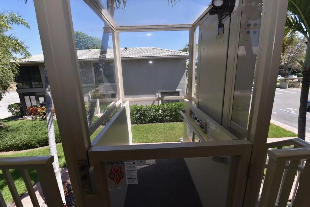 17 E Stratford Drive Drive E Boynton Beach FL 33436