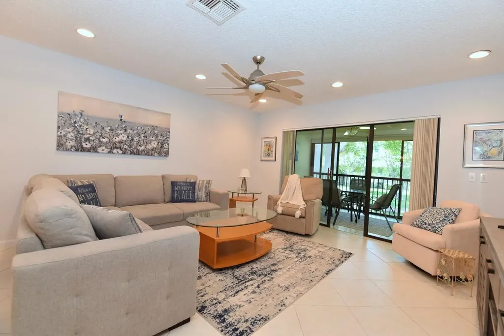 17 E Stratford Drive Drive E Boynton Beach FL 33436