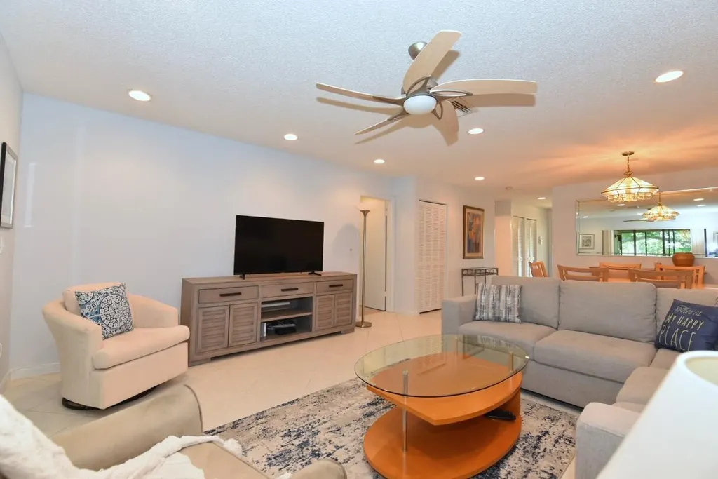 17 E Stratford Drive Drive E Boynton Beach FL 33436