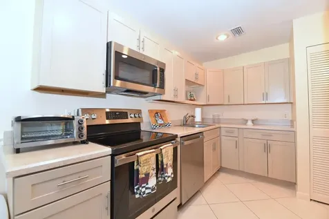 17 E Stratford Drive Drive E Boynton Beach FL 33436