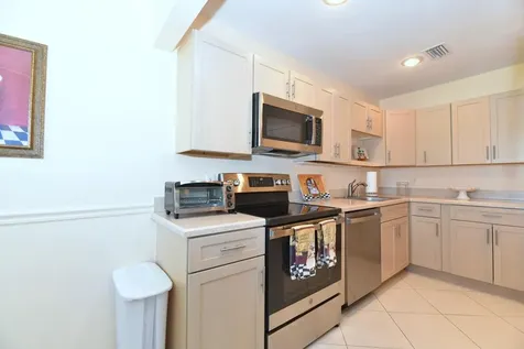 17 E Stratford Drive Drive E Boynton Beach FL 33436