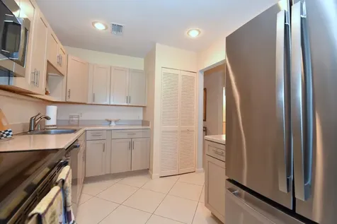 17 E Stratford Drive Drive E Boynton Beach FL 33436