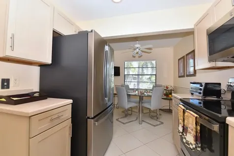 17 E Stratford Drive Drive E Boynton Beach FL 33436