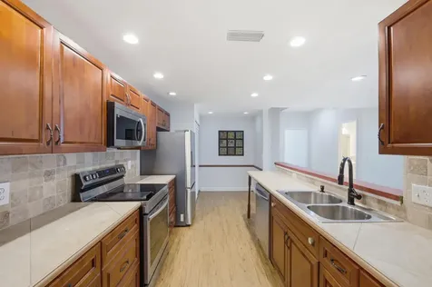 1097 NW 98th Terrace Pembroke Pines FL 33024