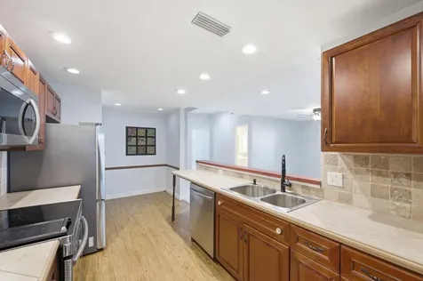 1097 NW 98th Terrace Pembroke Pines FL 33024