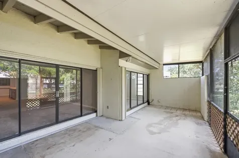 1097 NW 98th Terrace Pembroke Pines FL 33024