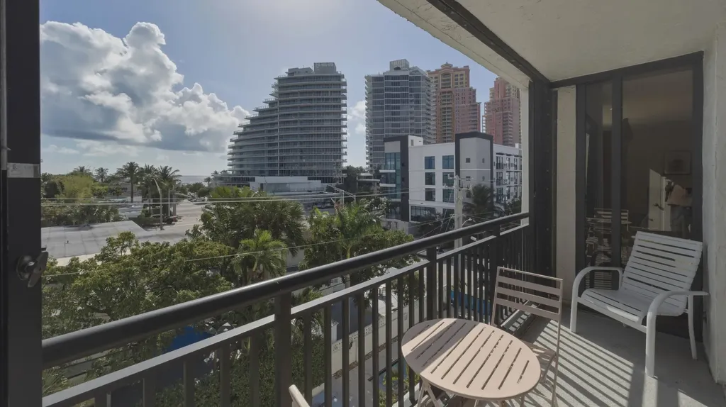 2300 NE 33rd Avenue Fort Lauderdale FL 33305