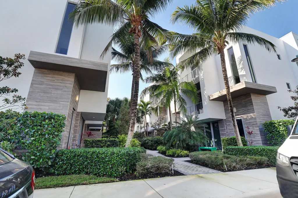 4033 NW 17th Way Boca Raton FL 33431