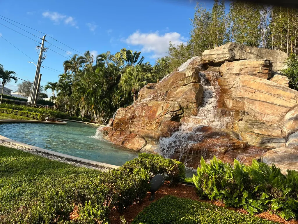 6549 Via Regina Boca Raton FL 33433