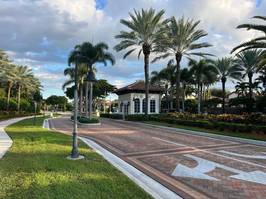 6549 Via Regina Boca Raton FL 33433