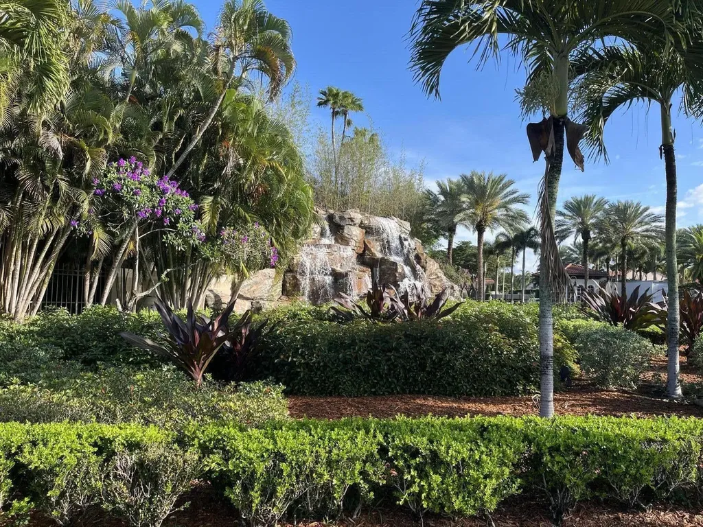 6549 Via Regina Boca Raton FL 33433