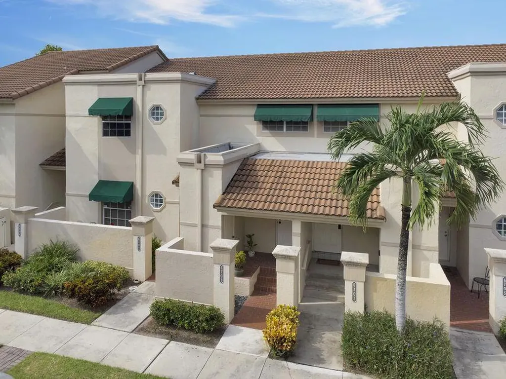 6703 Via Regina Boca Raton FL 33433