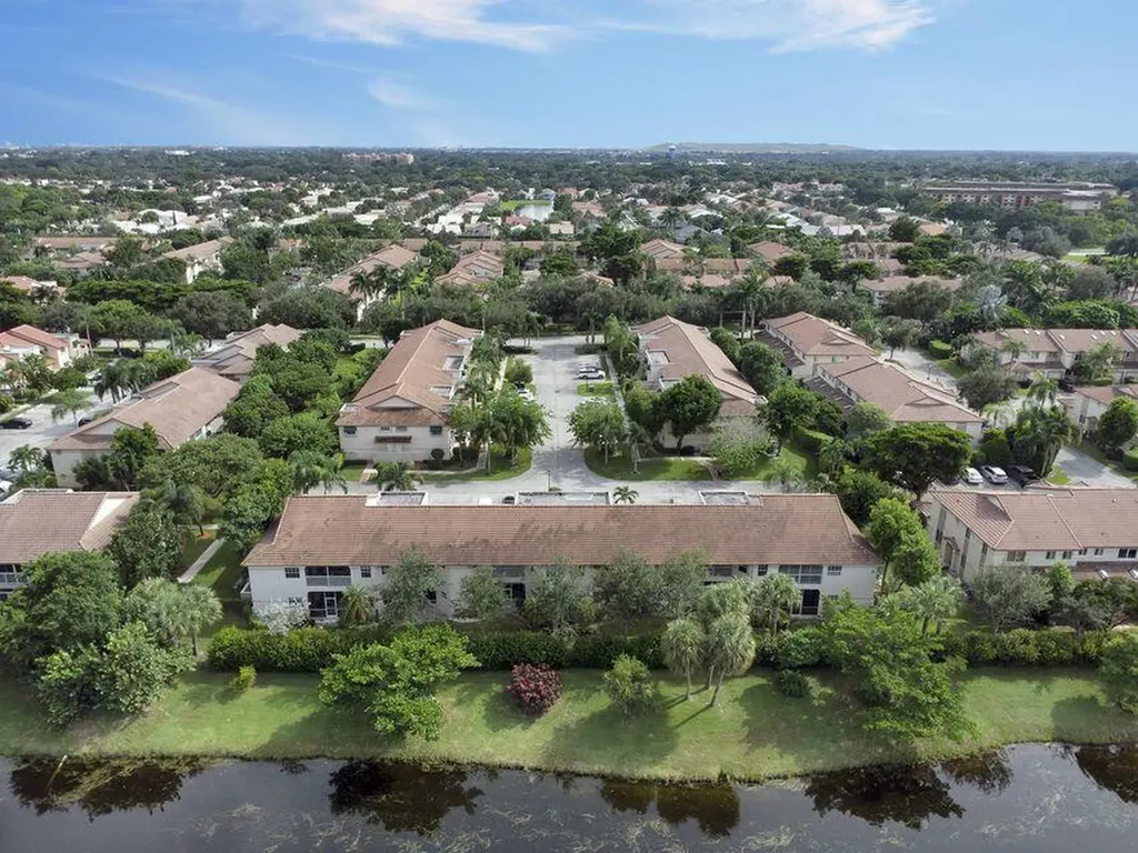 6703 Via Regina Boca Raton FL 33433