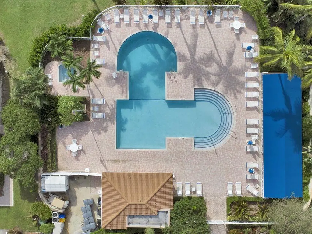 6703 Via Regina Boca Raton FL 33433