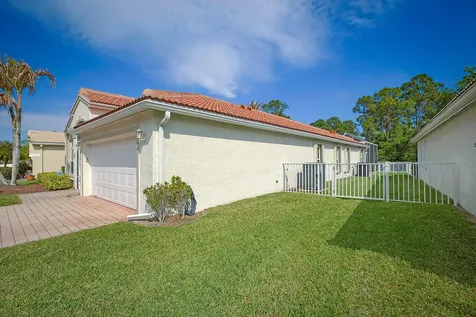 7004 SE Twin Oaks Circle Stuart FL 34997