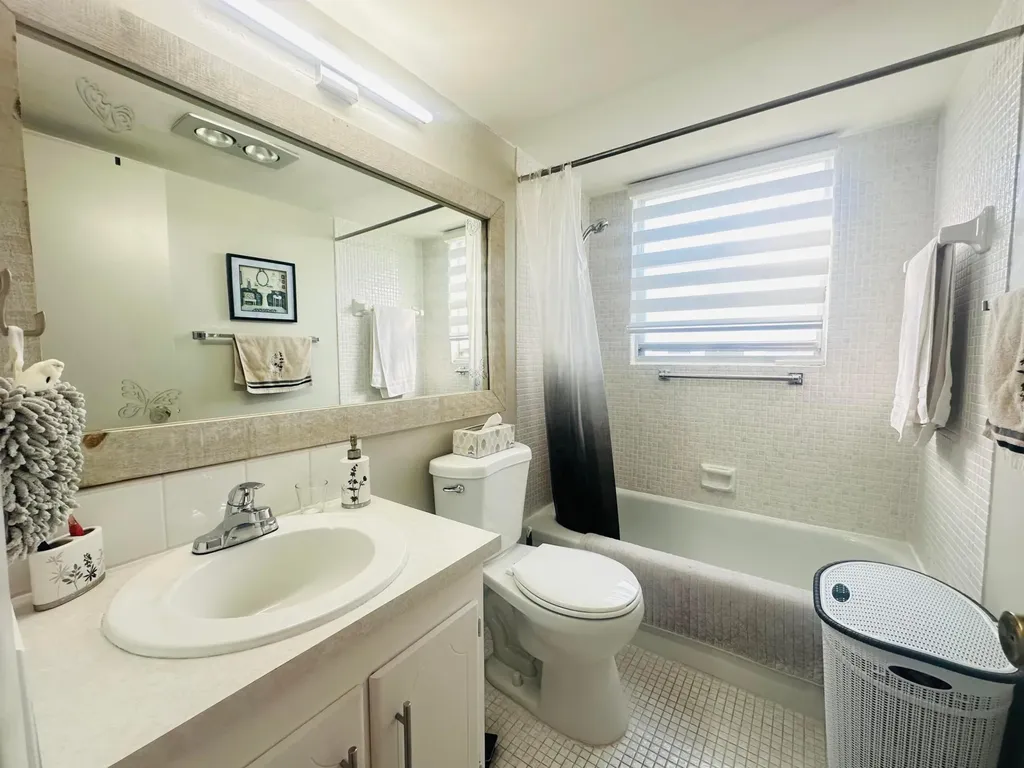 200 Ventnor L Deerfield Beach FL 33442