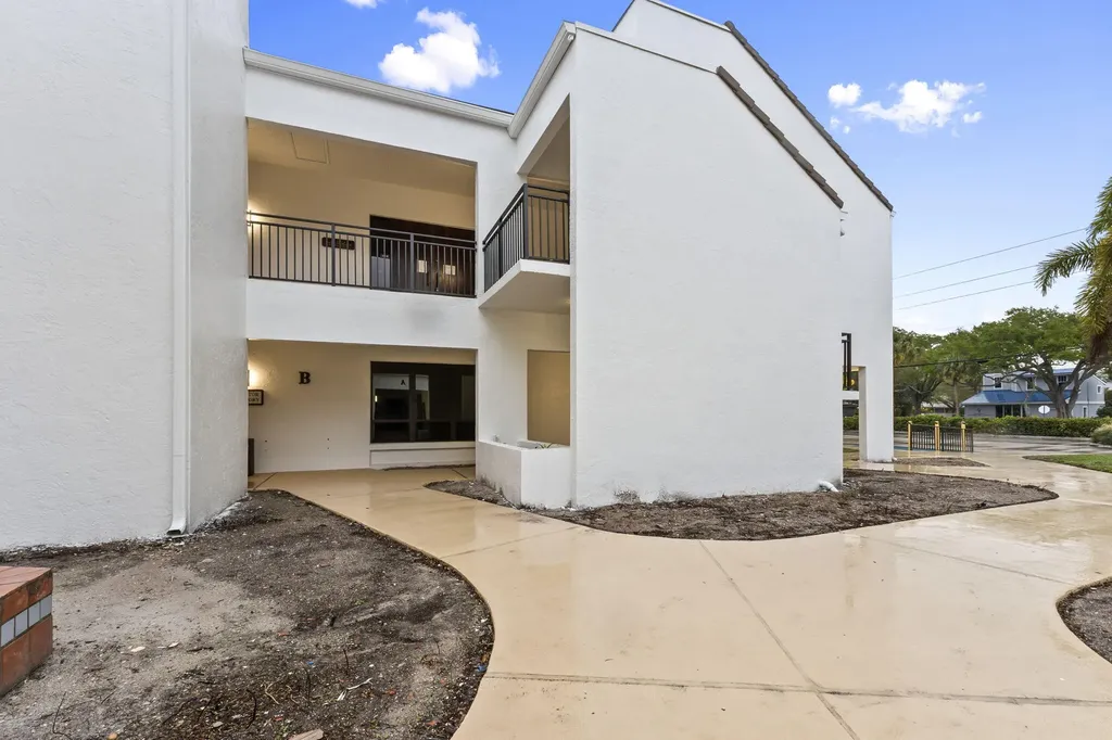 900 SE Ocean Boulevard Stuart FL